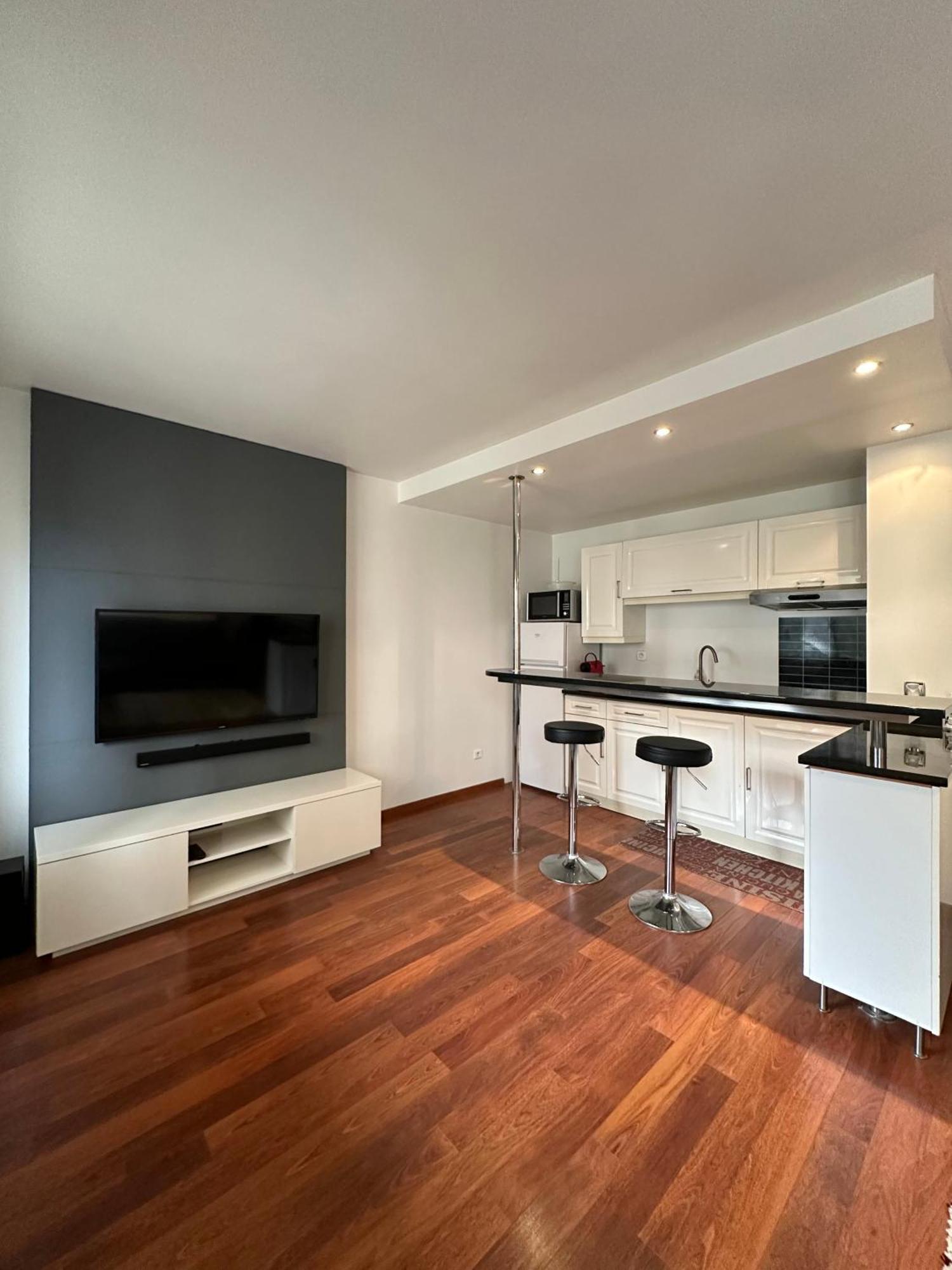 L'Athos - Appartement Equipe - Entre Paris Et Versailles - Haut Debit Garches Eksteriør billede